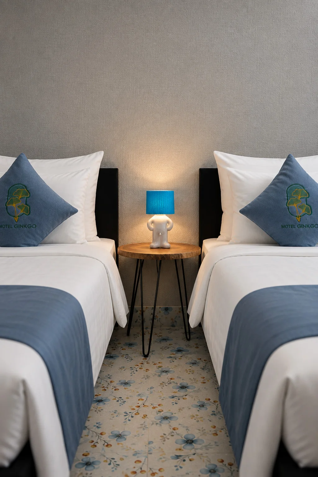 Hai giường 1m6 đặt song song trong Double Bed Room