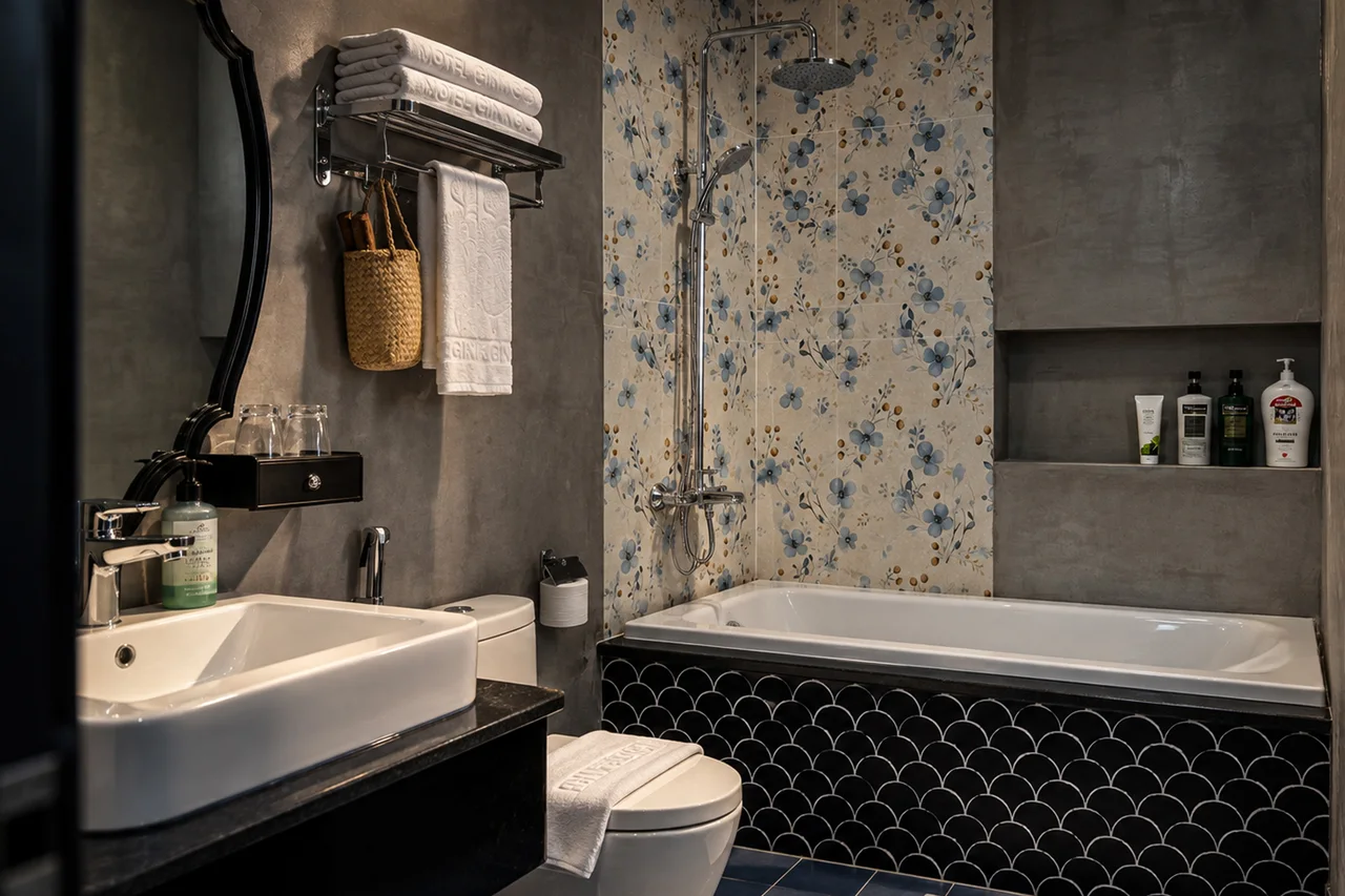 Phòng tắm có bồn tắm của Master Room